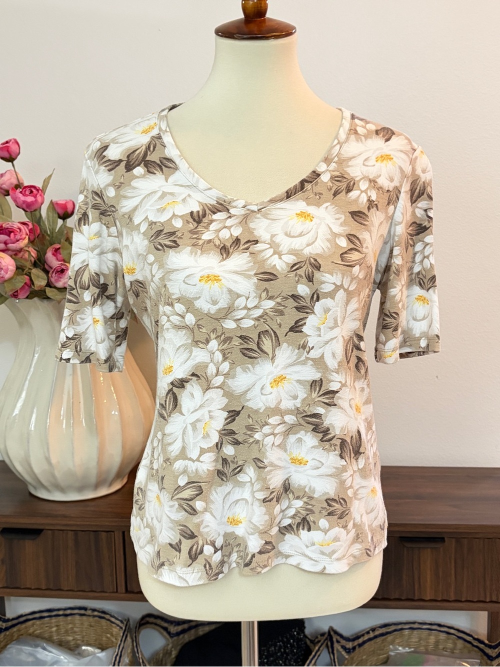 Women’s Floral V-Neck Tee — Beige and White